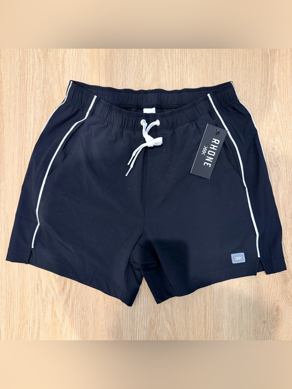 RHONE 6” quick dry Swim short men’s small NWT